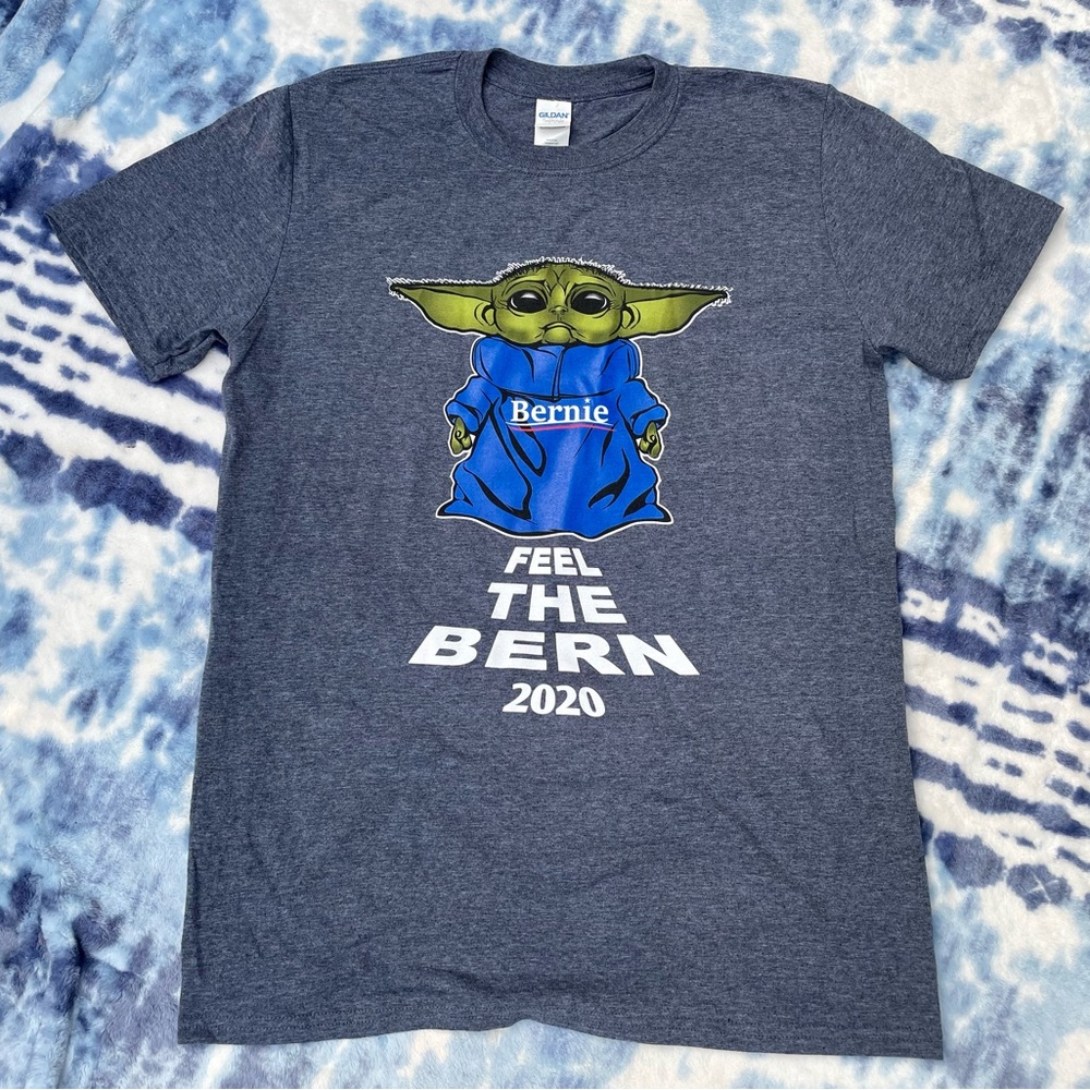 NWOT Bernie Sanders Feel The Bern 2020 Yoda t-shirt unisex Size Medium